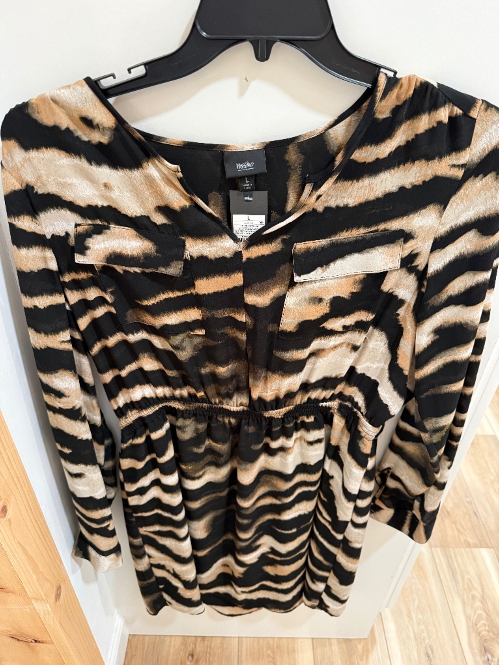 Womens dress animal print mini length right above knee size large Messimo NWT